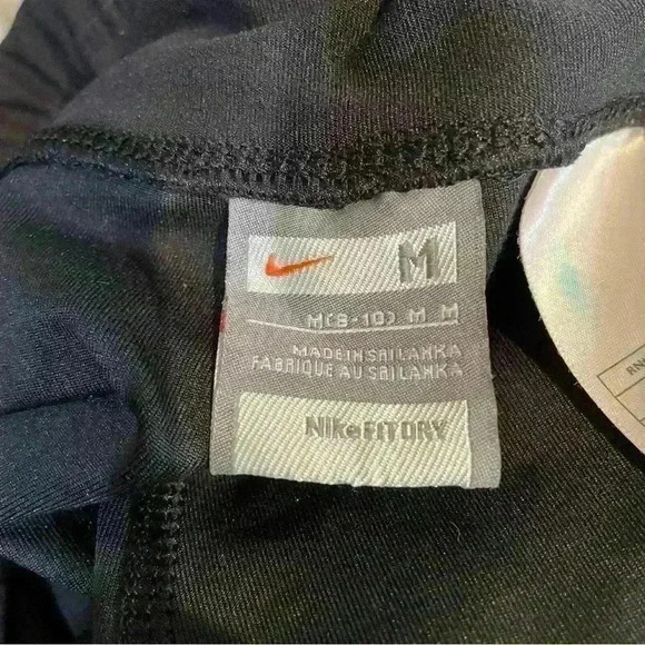 Nike Black Ankle & Cropped Pants - Picture 4 of 4